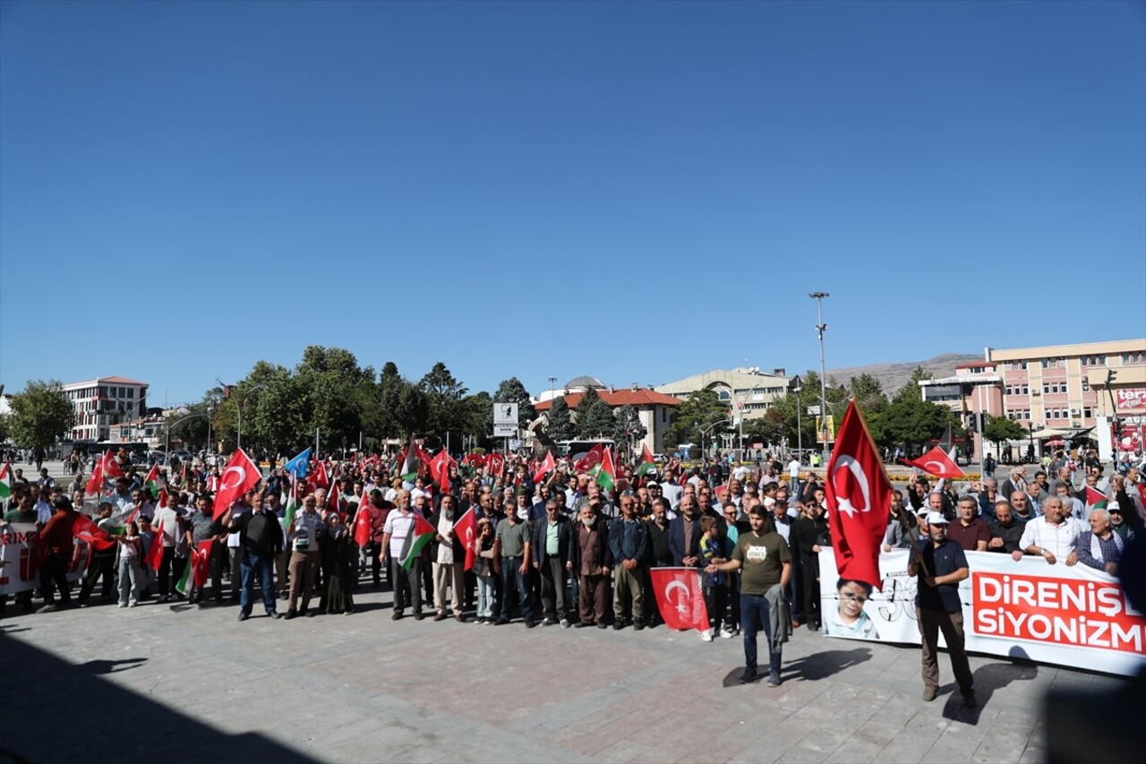 Erzincan'da İsrail'in Filistin'e yönelik saldırıları protesto edildi. Kentte öğle namazı sonrası...