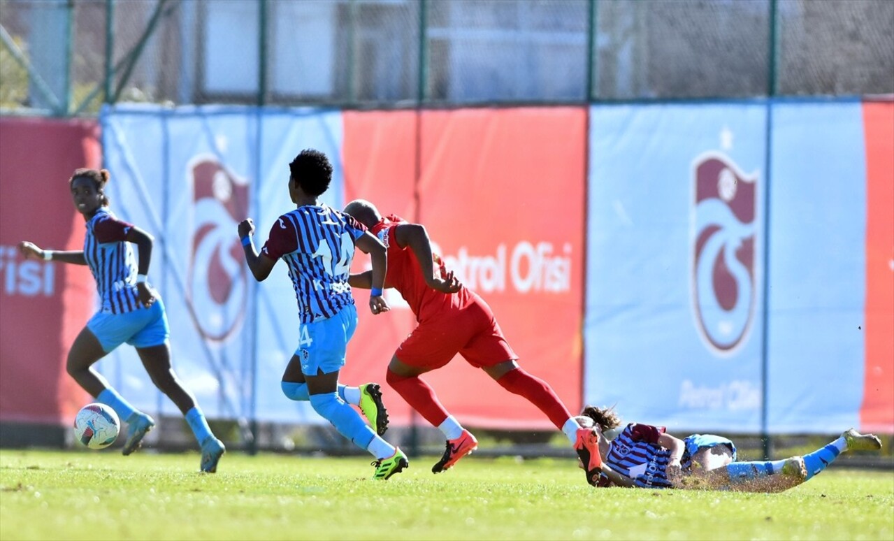 Turkcell Kadın Futbol Süper Ligi'nin 5. haftasında Trabzonspor Petrol Ofisi ile Amed Sportif...