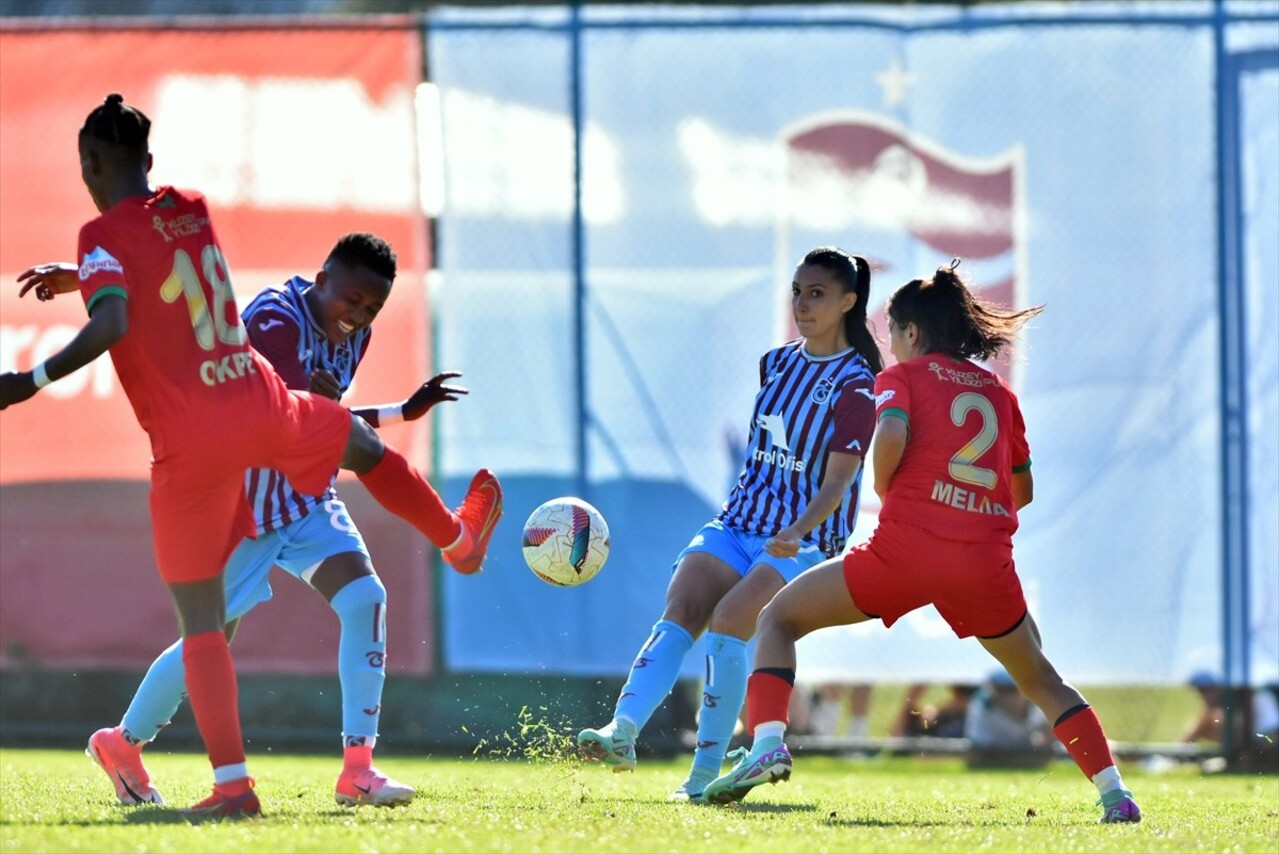 Turkcell Kadın Futbol Süper Ligi'nin 5. haftasında Trabzonspor Petrol Ofisi ile Amed Sportif...