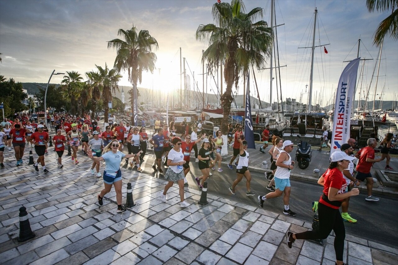 Muğla'nın Bodrum ilçesinde 7'incisi düzenlenen Intersport Asics Bodrum Yarı Maratonu koşuldu....