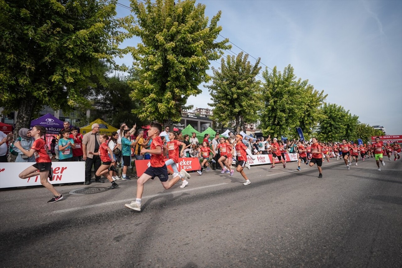 Bursa'da 11'incisi düzenlenen "Eker I Run Koşusu", 5 bin sporcunun katılımıyla...