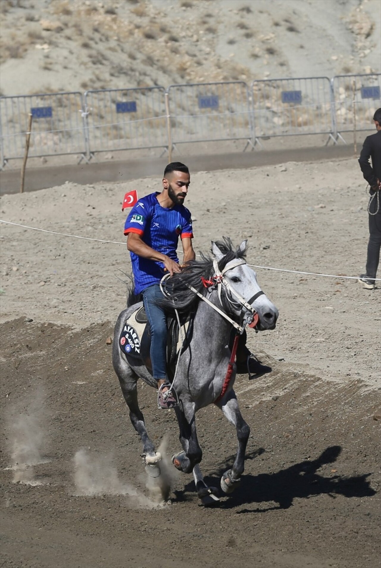 Mardin'in merkez Artuklu ilçesinde Gençlik ve Spor Bakanlığı, Valilik, Türkiye Geleneksel Atlı...