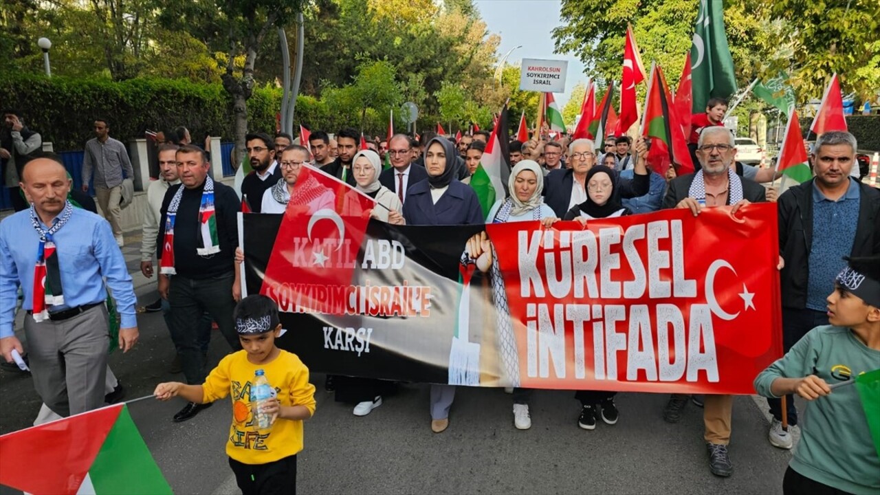 Afyonkarahisar'da İsrail'in Gazze'ye yönelik saldırılarına tepki amacıyla yürüyüş...