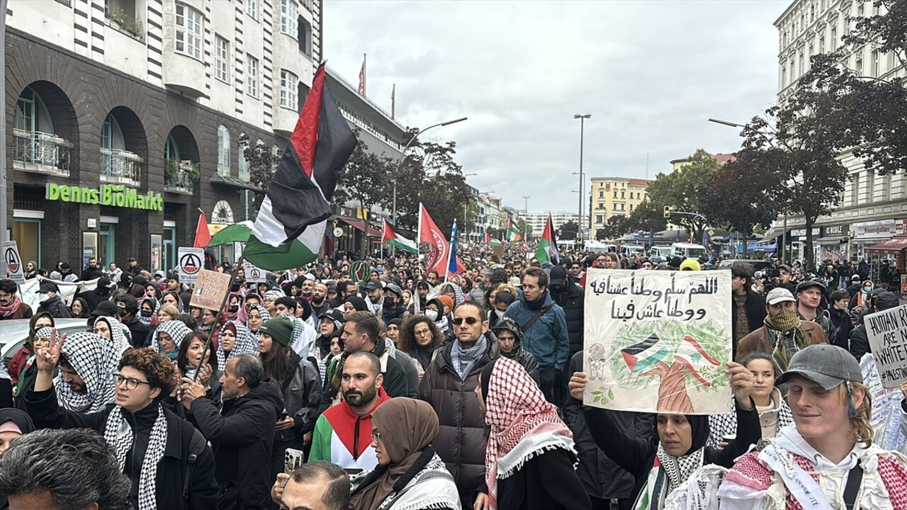 Almanya'nın başkenti Berlin'de, İsrail'in Gazze'ye yönelik saldırılarının birinci yılı...