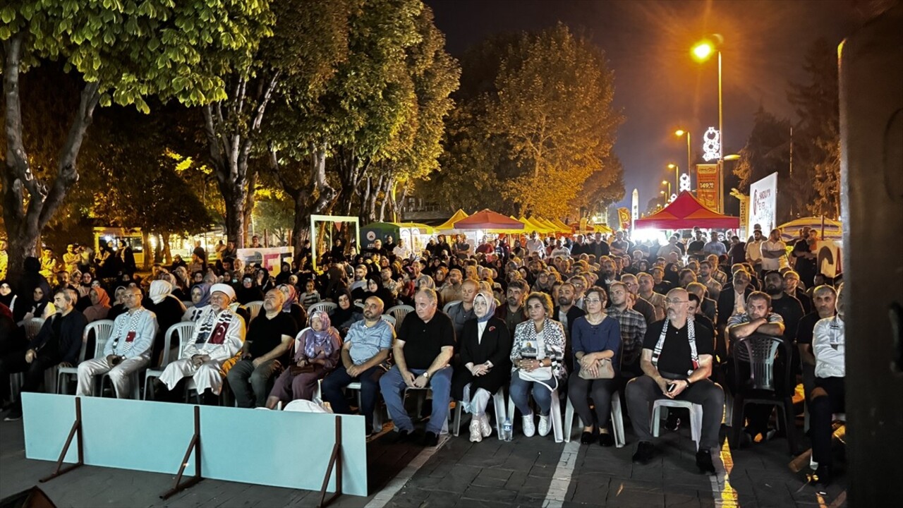 Sakarya'da, Filistin'e destek ve İsrail'in Gazze'ye yönelik saldırılarına tepki amacıyla çadır...