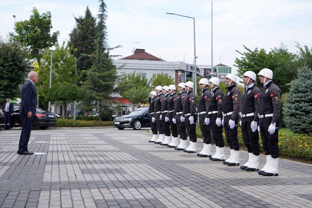 TBMM Başkanı Numan Kurtulmuş, resmi ziyaret gerçekleştirdiği Düzce’de, Valiliği ziyaret etti....