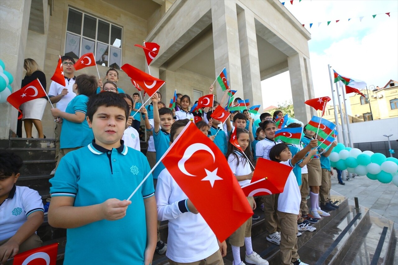 Azerbaycan Uluslararası Maarif Okulları'nın Bakü'de inşa edilen yeni kampüsü açıldı. 