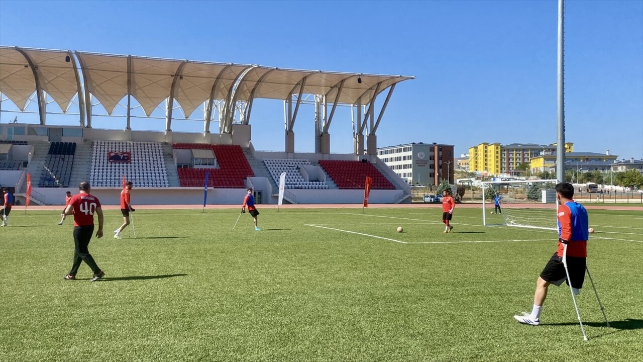 Ampute Milli Futbol Takımı, Amatör Spor Haftası etkinlikleri kapsamında Kırşehir'de gösteri maçı...