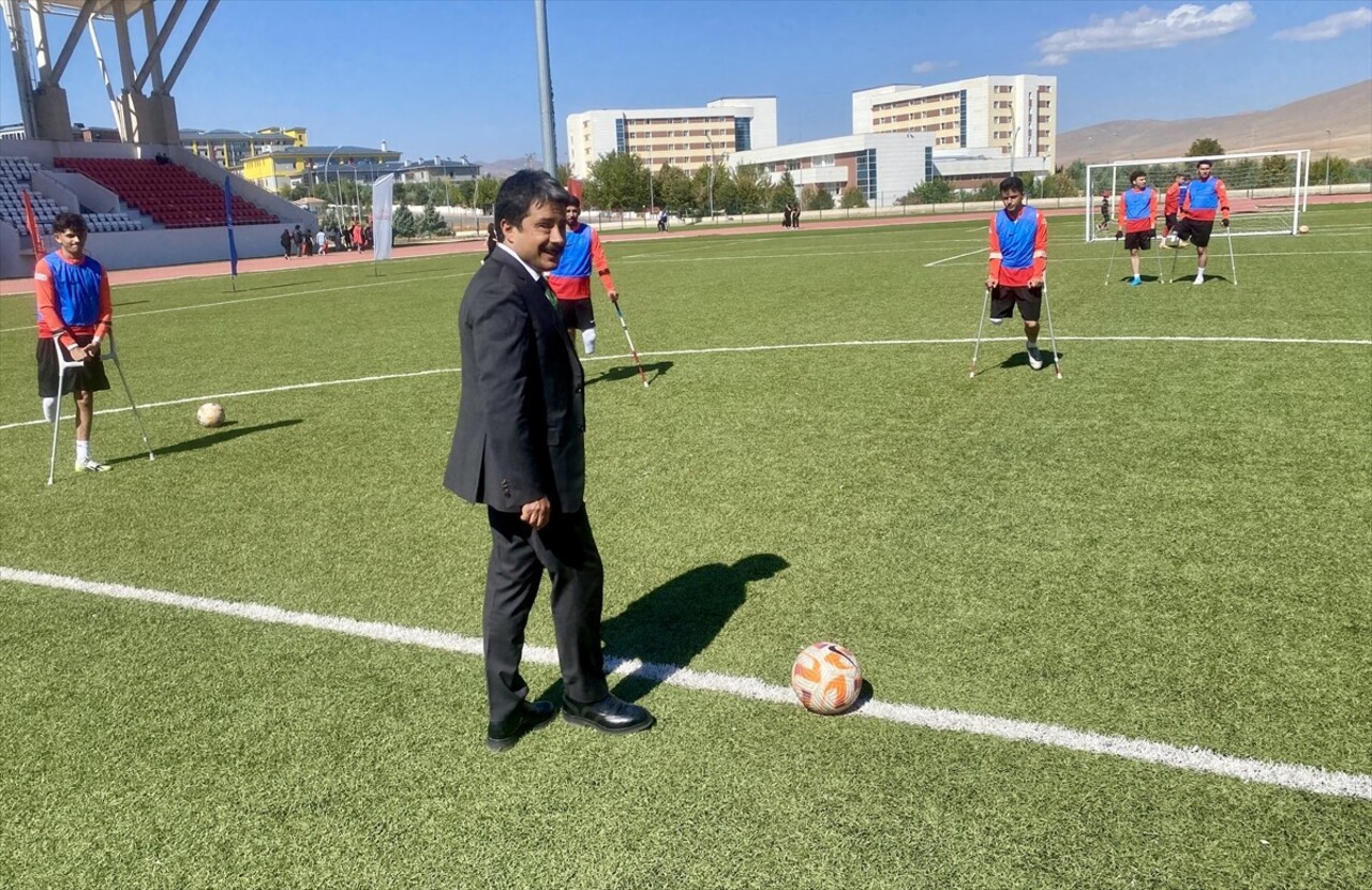 Ampute Milli Futbol Takımı, Amatör Spor Haftası etkinlikleri kapsamında Kırşehir'de gösteri maçı...