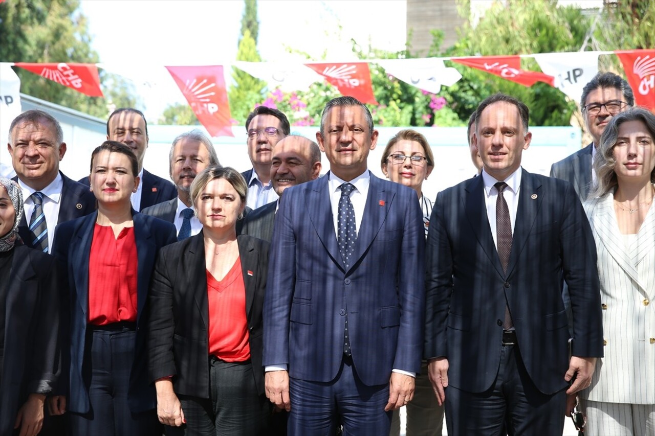 CHP Genel Başkan Yardımcısı ve Parti Sözcüsü Deniz Yücel, Hatay'ın Arsuz ilçesindeki Füsun Sayek...