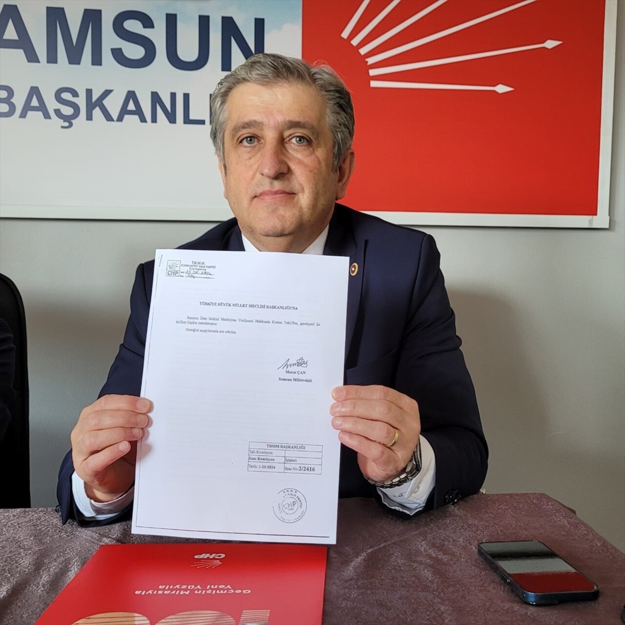 CHP Samsun Milletvekili Murat Çan, partisinin Samsun İl Başkanlığı'nda düzenlediği basın...