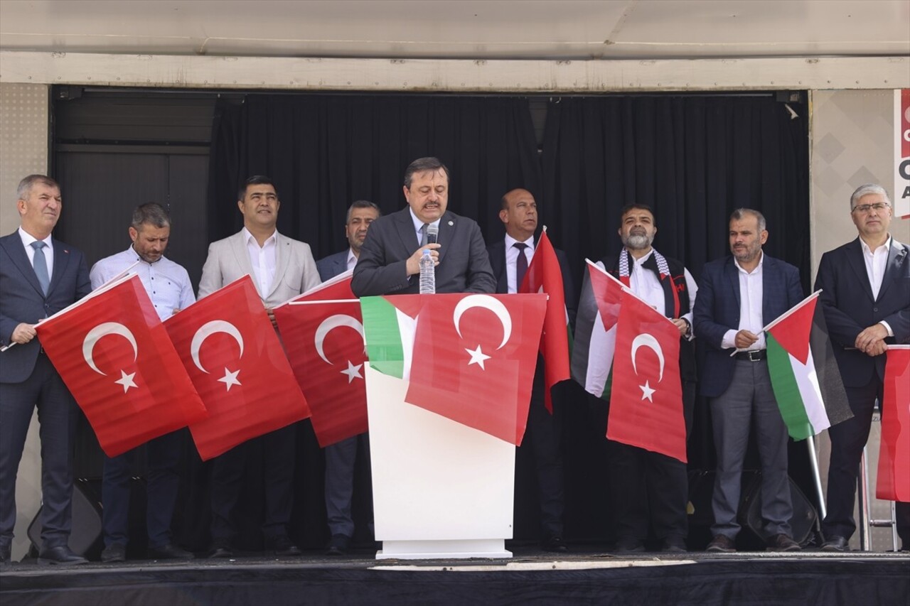 Gaziantep'te, AK Parti İl Başkanlığı tarafından 15 Temmuz Demokrasi Meydanı'nda, İsrail'in...