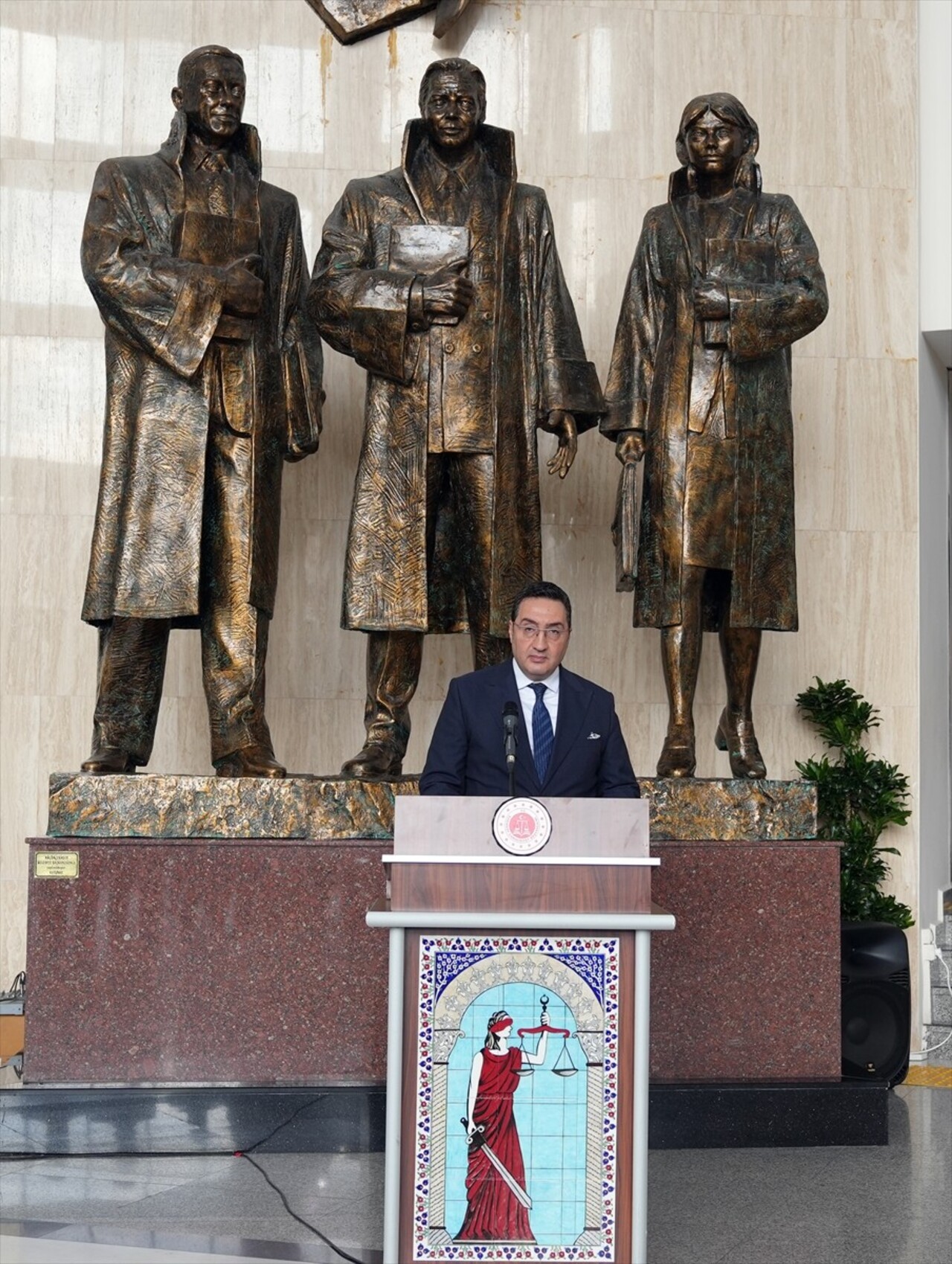 Bakırköy Adliyesi'nde, İstanbul Bölge Adliyesi Başkanlığına atanan Hazar Turan Alim için veda...