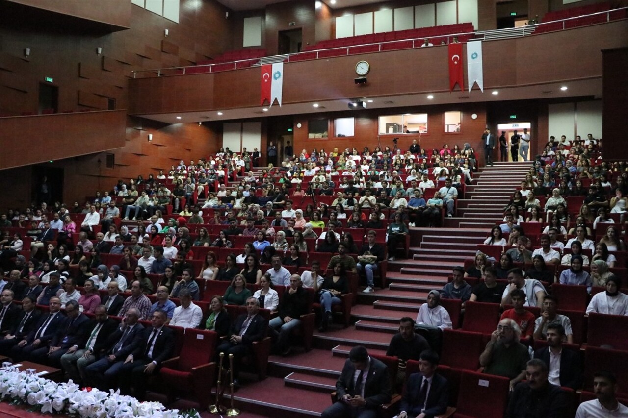 Niğde Ömer Halisdemir Üniversitesi'nde "Bir Asırlık Dostluk Türk-Japon İlişkileri" konulu panel...