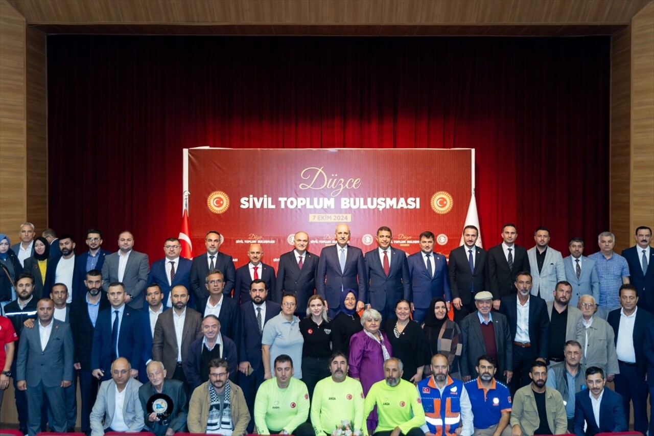 TBMM Başkanı Numan Kurtulmuş, Düzce Belediyesi Erol Güngör Kültür Merkezi'nde düzenlenen "Sivil...