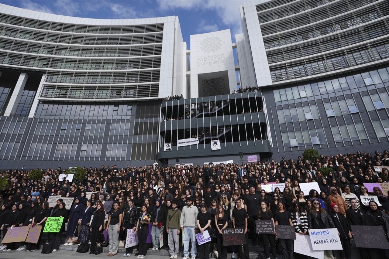 İstanbul Medipol Üniversitesi öğrencileri, Medya ve Görsel Sanatlar Bölümü 2. sınıf öğrencisi...