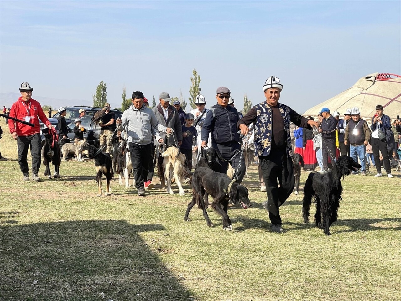 Kırgızistan'ın Çuy bölgesindeki Sovyet köyünde yerel yönetimlerin desteğiyle Etnik Avcılık ve...