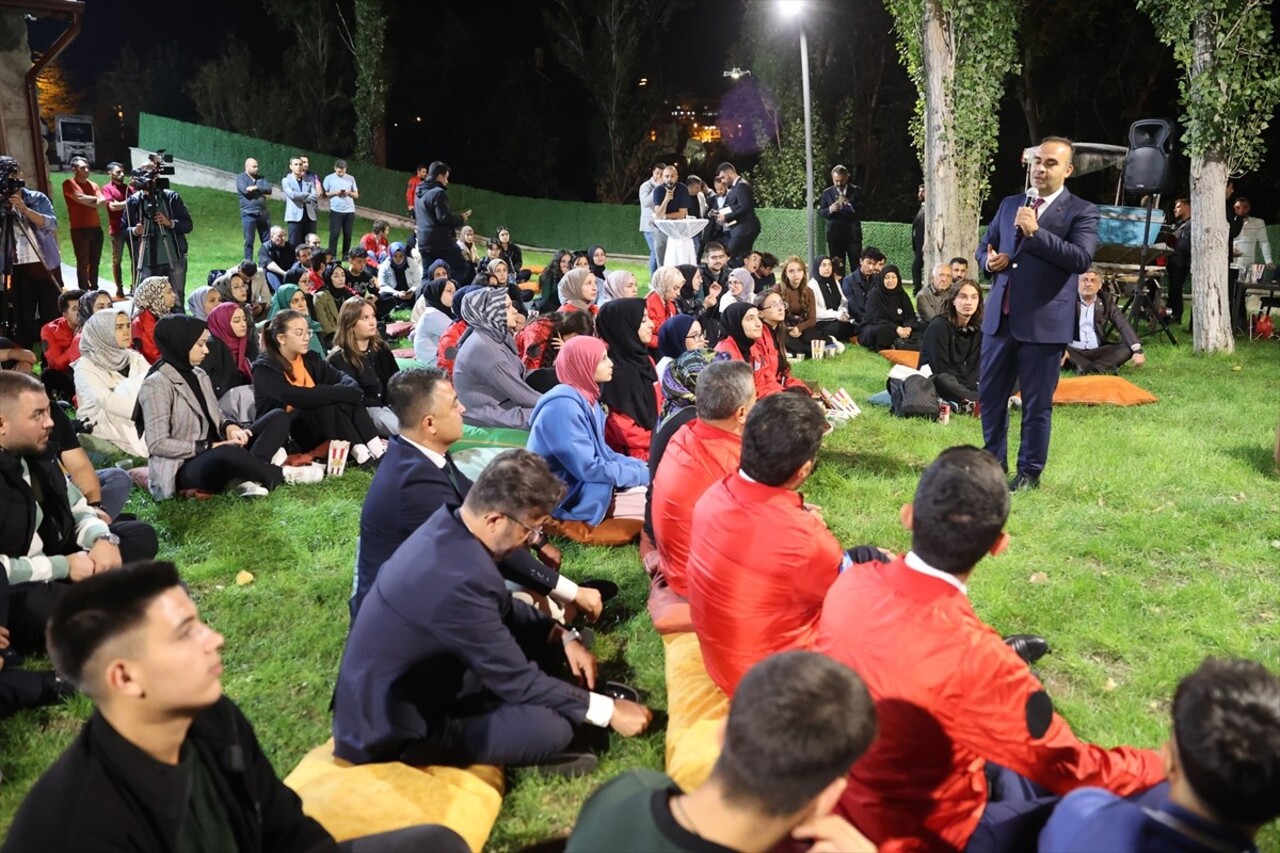 Sanayi ve Teknoloji Bakanı Mehmet Fatih Kacır (ortada), Nevşehir'de AK Parti İl Gençlik Kollarınca...