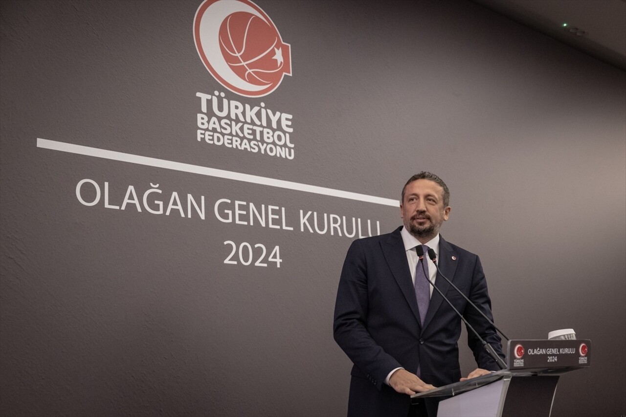 Crowne Plaza Ankara'da düzenlenen Türkiye Basketbol Federasyonu Olağan Genel Kurulu'nda başkanlık...