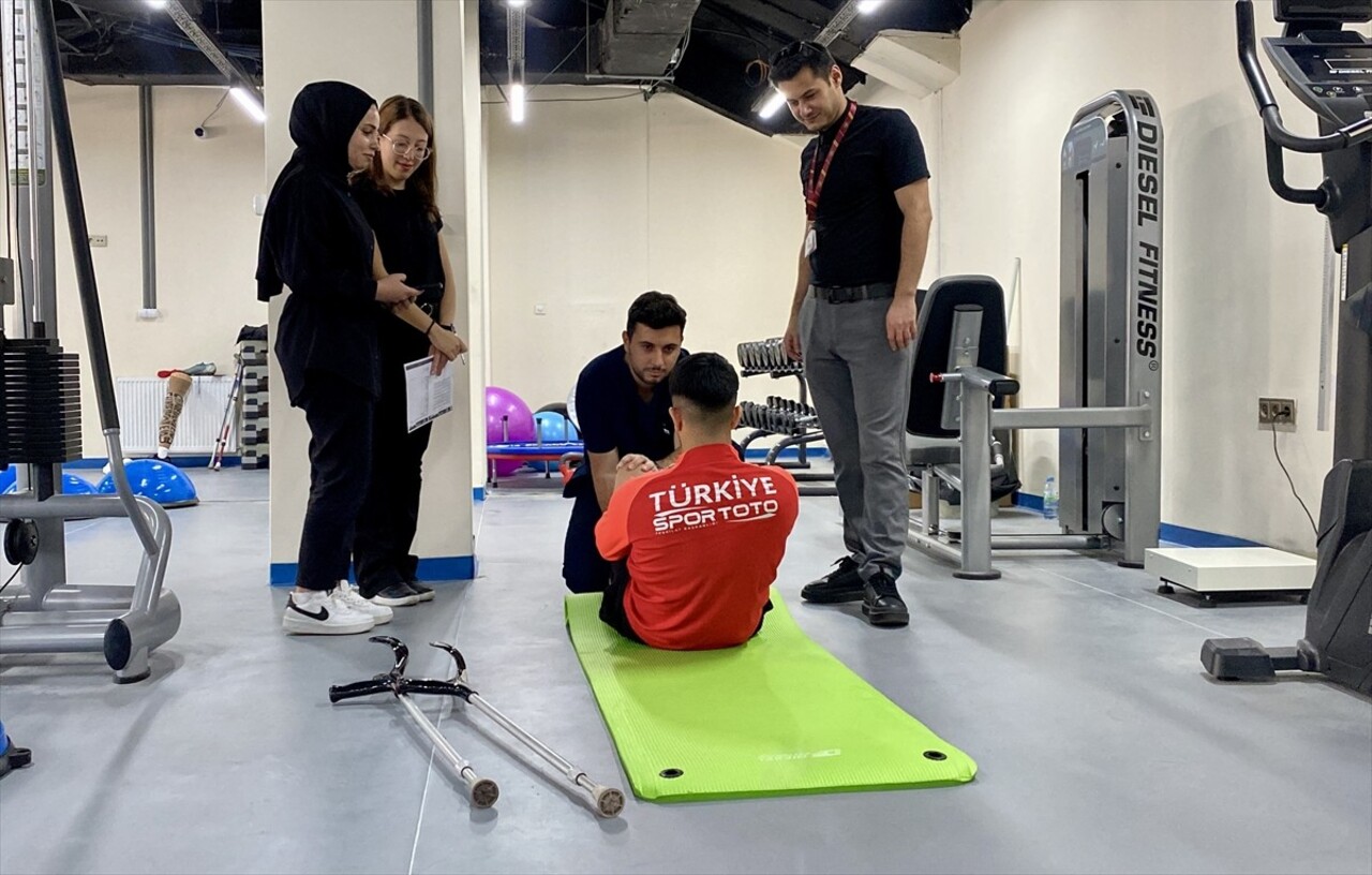 Ampute Milli Futbol Takımı oyuncuları, Kırşehir Ahi Evran Üniversitesi (KAEÜ) Sporcu Sağlığı...