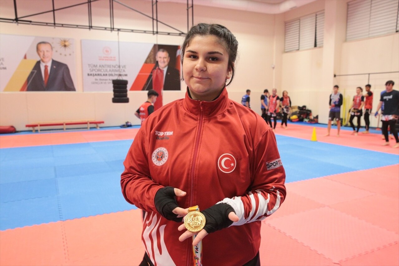 Bolu'da babasının yönlendirmesiyle başladığı muaythaide dünya gençler şampiyonu olan milli sporcu...