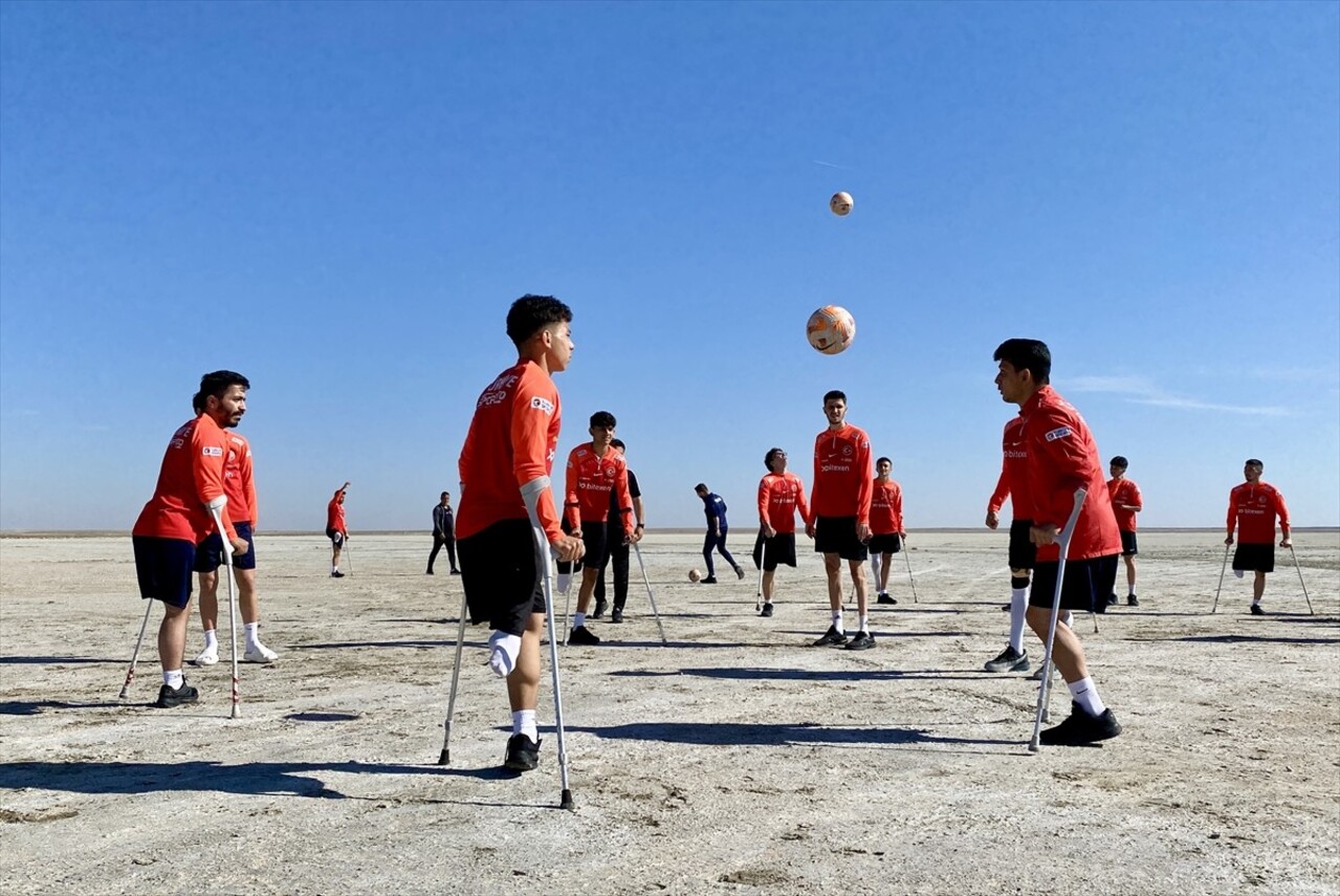 Ampute Milli Futbol Takımı, Seyfe Gölü Kuş Cenneti'ndeki kuraklığa dikkati çekti. Arnavutluk'taki...