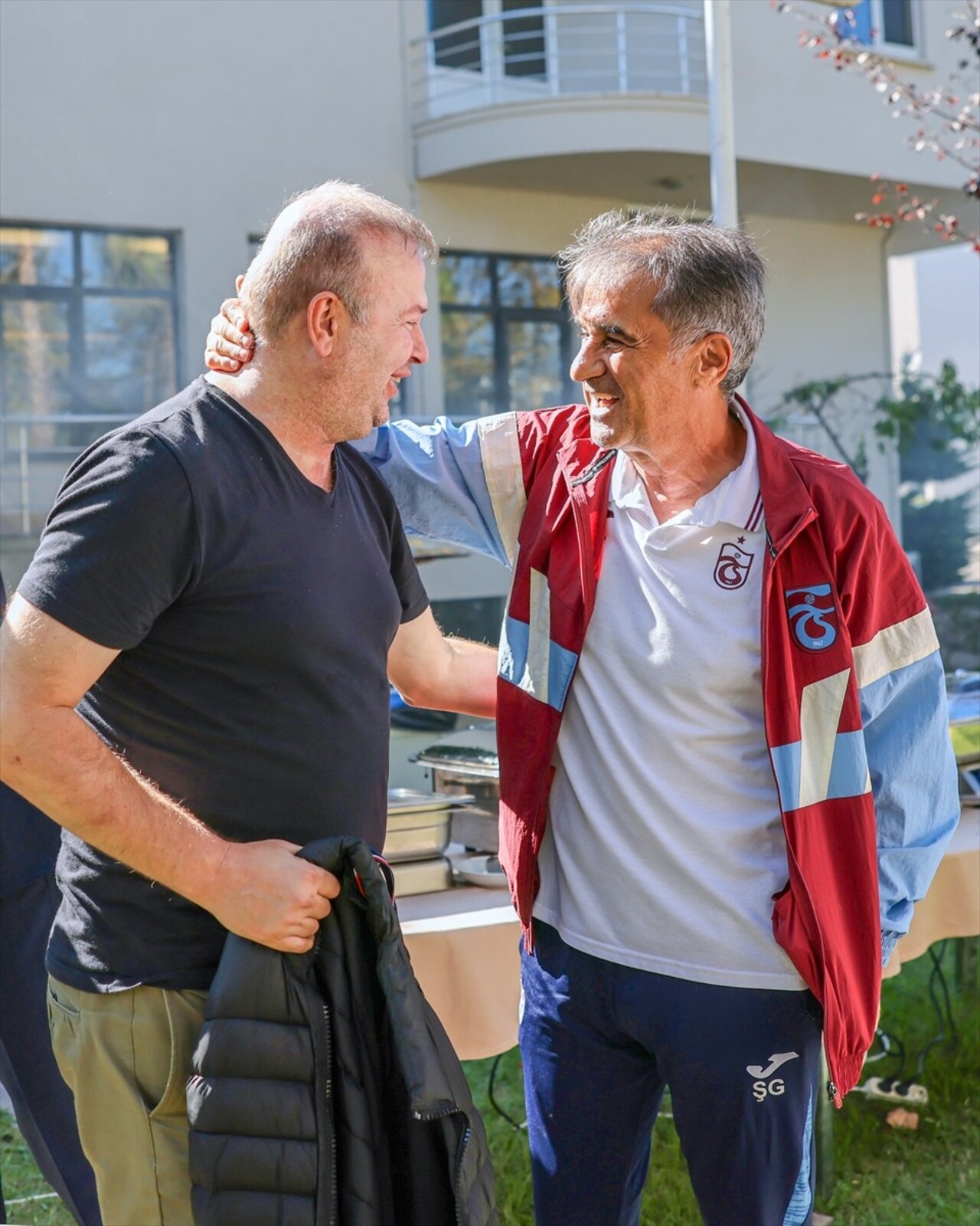 Trabzonspor Kulübü, Trabzon'da düzenlenen "Efsanelerle Yeniden Futbol Turnuvası" için şehre gelen...