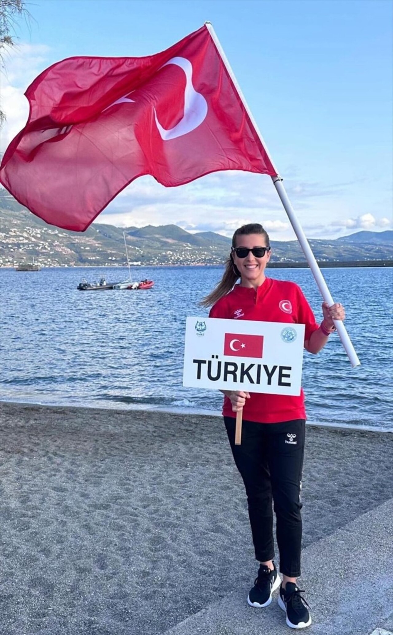 Milli sporcu Birgül Erken, Yunanistan'da düzenlenen Serbest Dalış Dünya Şampiyonası'nda paletsiz...