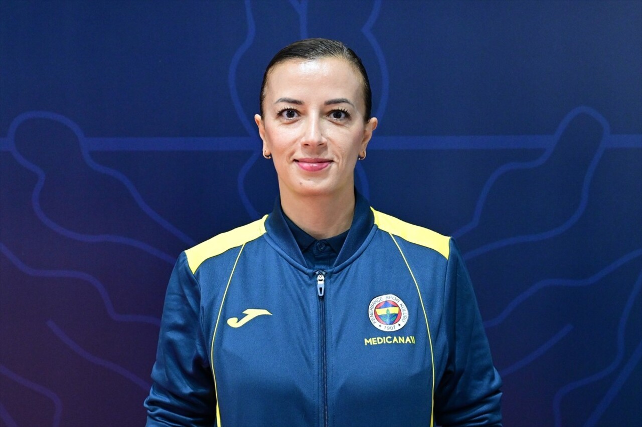 A Milli Kadın Voleybol Takımı ile Fenerbahçe Medicana Kadın Voleybol Takımı'nın menajeri Pelin...