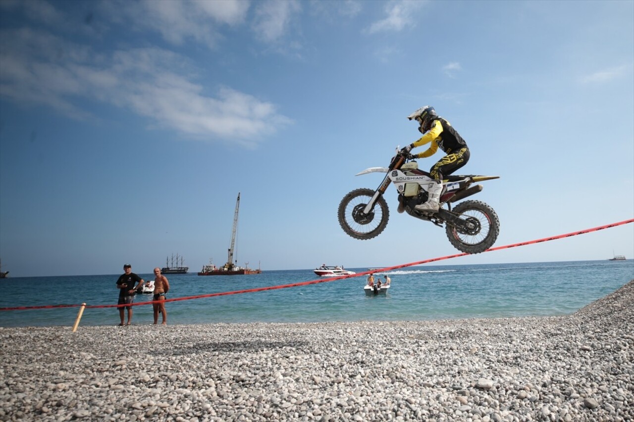 Antalya'nın Kemer ilçesinde düzenlenen Hard Enduro Dünya Şampiyonası'nın 6. ayağı Sea To Sky...