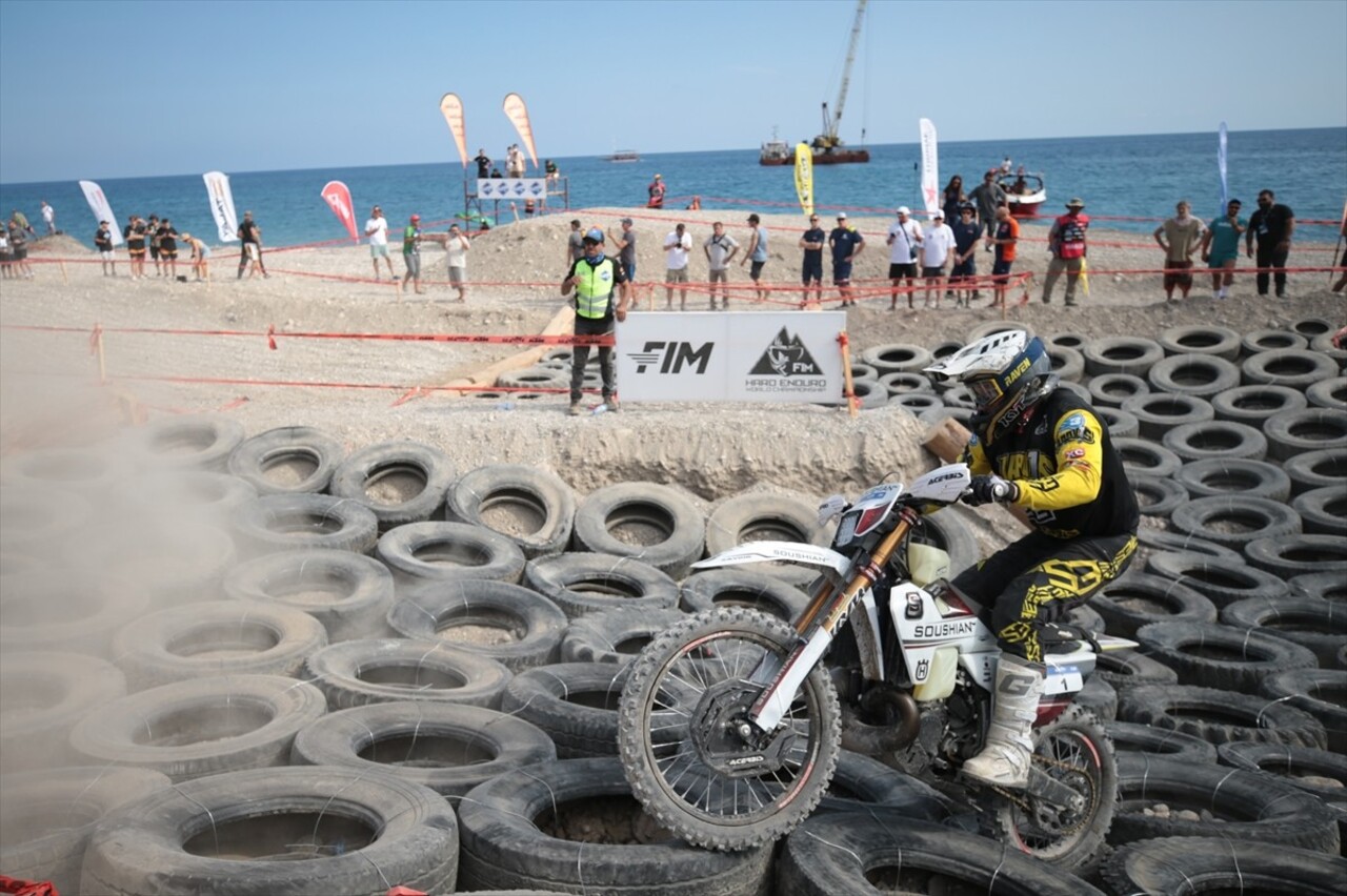 Antalya'nın Kemer ilçesinde düzenlenen Hard Enduro Dünya Şampiyonası'nın 6. ayağı Sea To Sky...