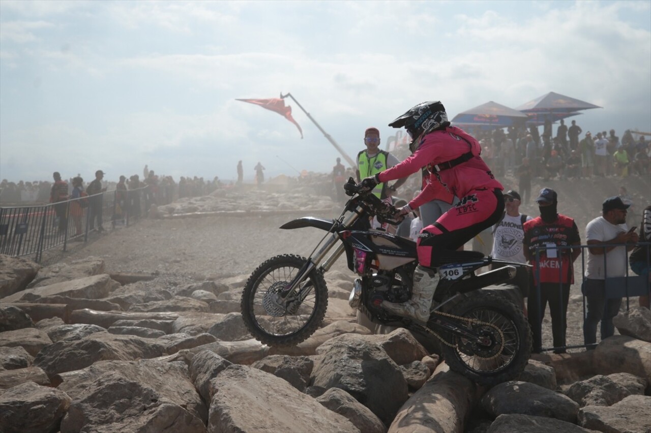 Antalya'nın Kemer ilçesinde düzenlenen Hard Enduro Dünya Şampiyonası'nın 6. ayağı Sea To Sky...