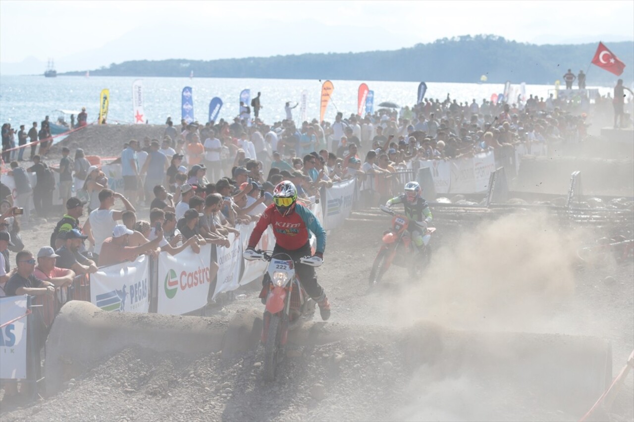 Antalya'nın Kemer ilçesinde düzenlenen Hard Enduro Dünya Şampiyonası'nın 6. ayağı Sea To Sky...