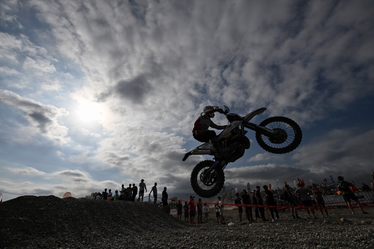 Antalya'nın Kemer ilçesinde düzenlenen Hard Enduro Dünya Şampiyonası'nın 6. ayağı Sea To Sky...