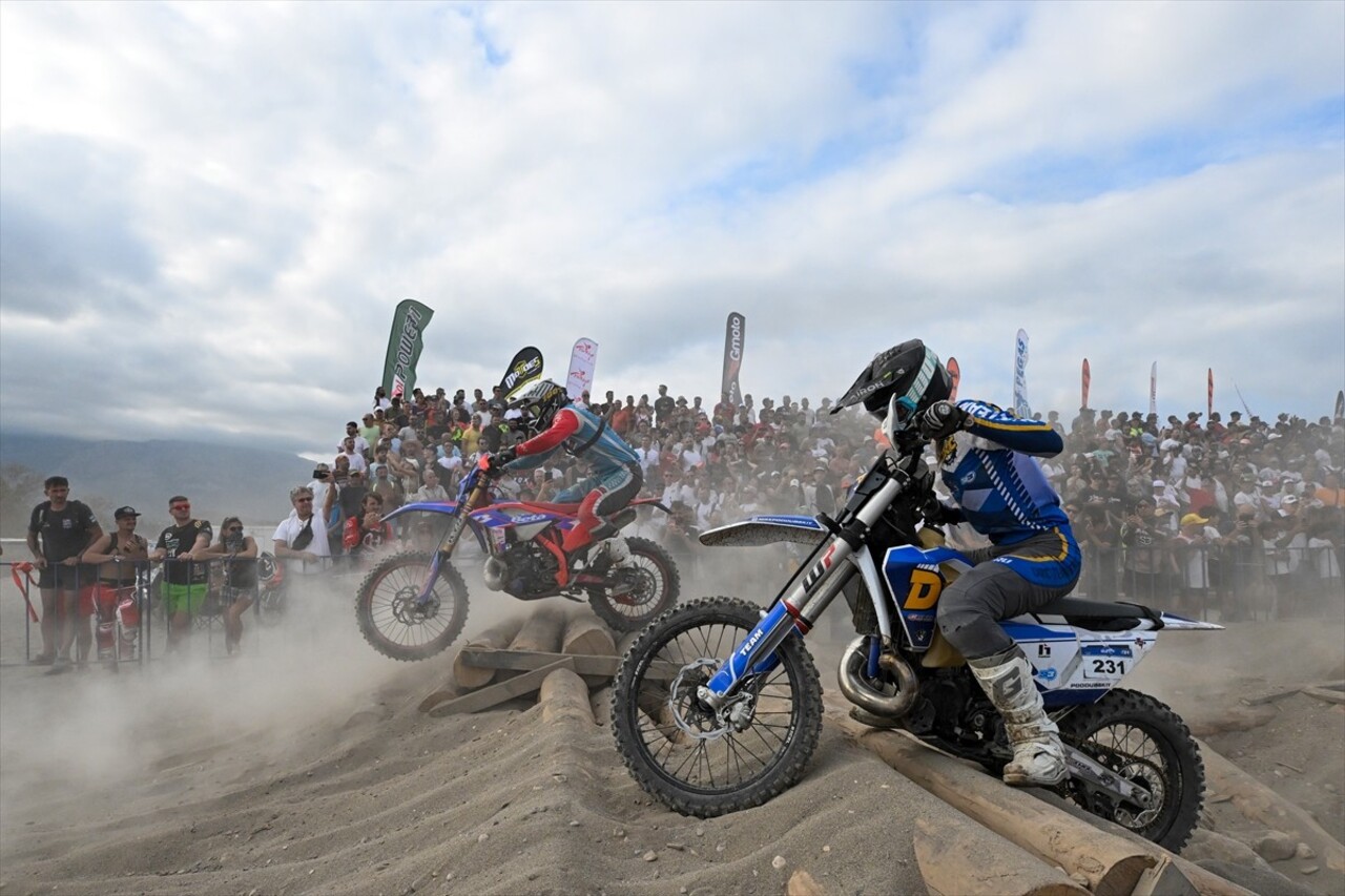 Antalya'nın Kemer ilçesinde düzenlenen Hard Enduro Dünya Şampiyonası'nın 6. ayağı Sea To Sky...