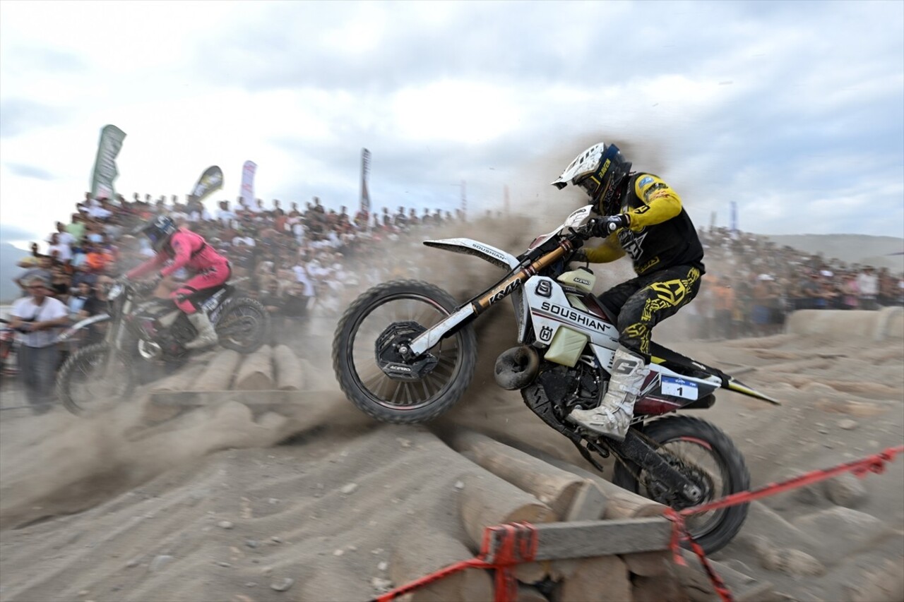 Antalya'nın Kemer ilçesinde düzenlenen Hard Enduro Dünya Şampiyonası'nın 6. ayağı Sea To Sky...