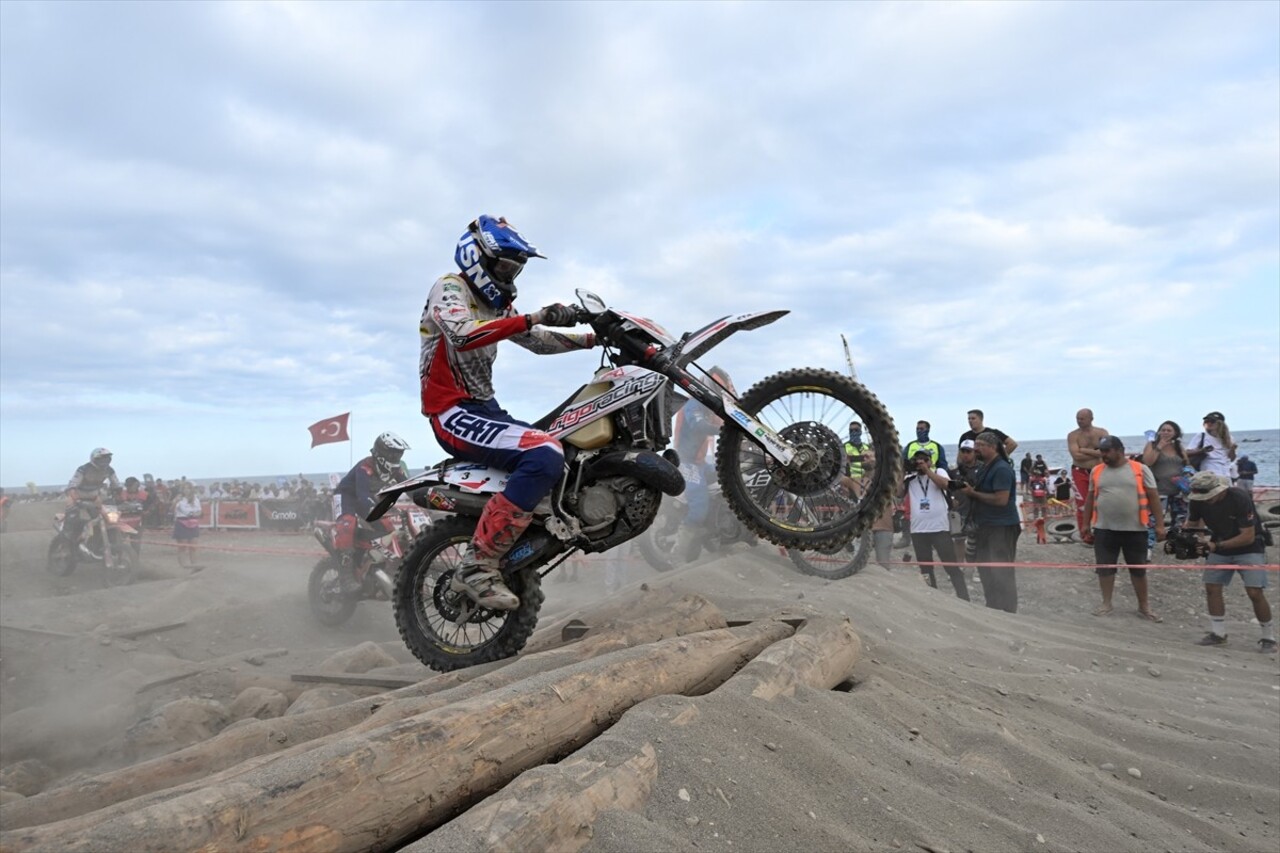 Antalya'nın Kemer ilçesinde düzenlenen Hard Enduro Dünya Şampiyonası'nın 6. ayağı Sea To Sky...