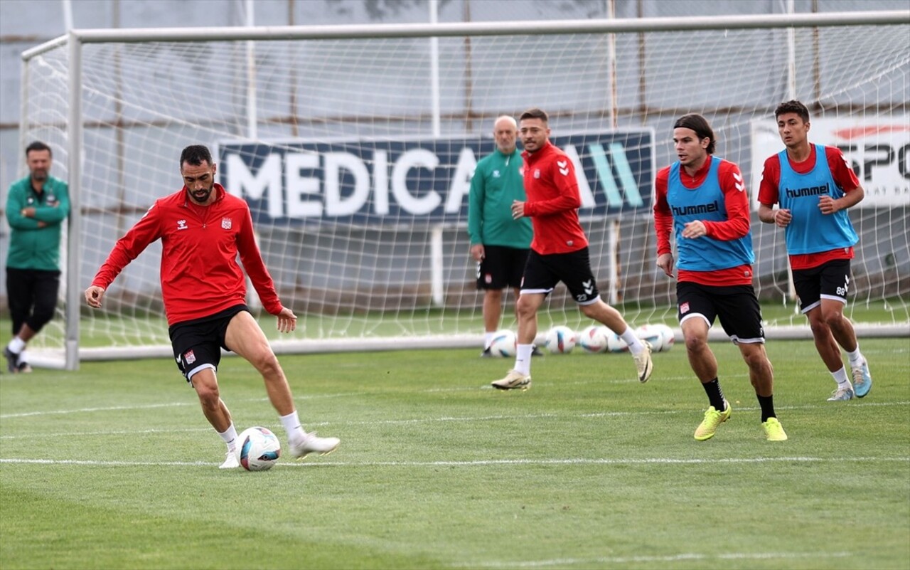 Net Global Sivasspor, Trendyol Süper Lig'in 9. haftasında sahasında Atakaş Hatayspor ile yapacağı...