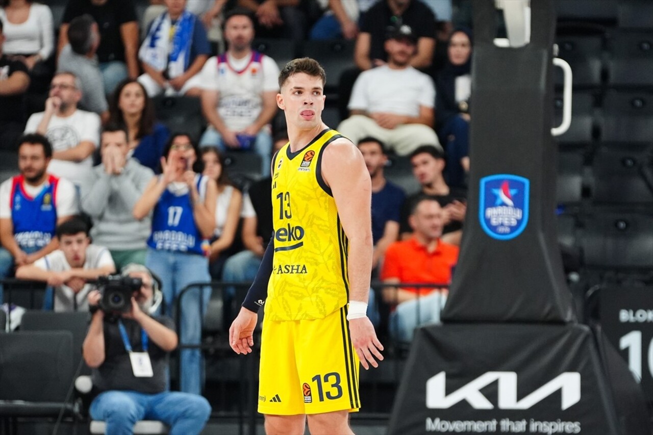 Basketbol THY Avrupa Ligi'nin 2. haftasında Fenerbahçe Beko, deplasmanda Anadolu Efes'i 83-78...