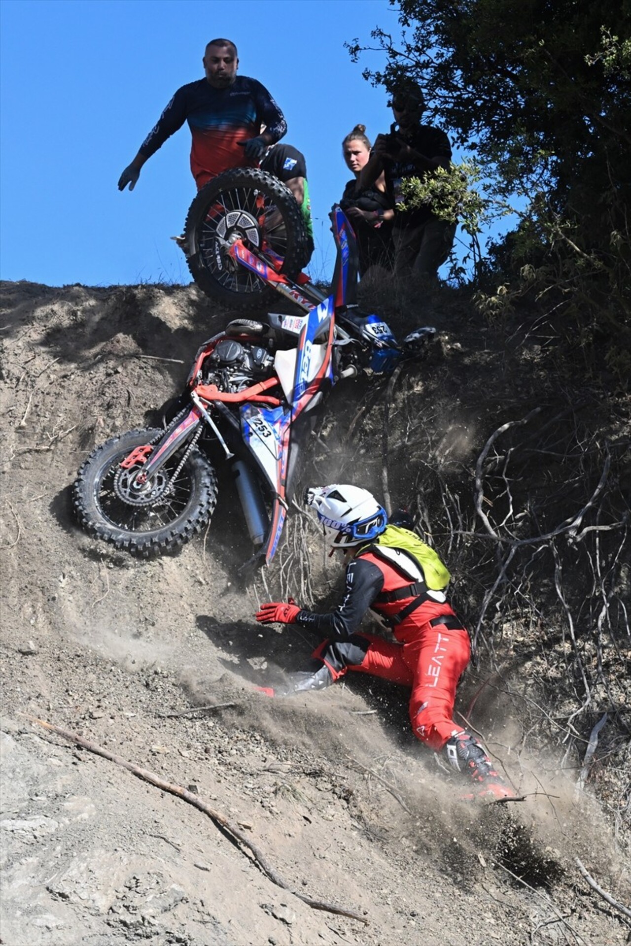 Antalya'nın Kemer ilçesinde düzenlenen Hard Enduro Dünya Şampiyonası'nın 6. ayağı Sea To Sky...