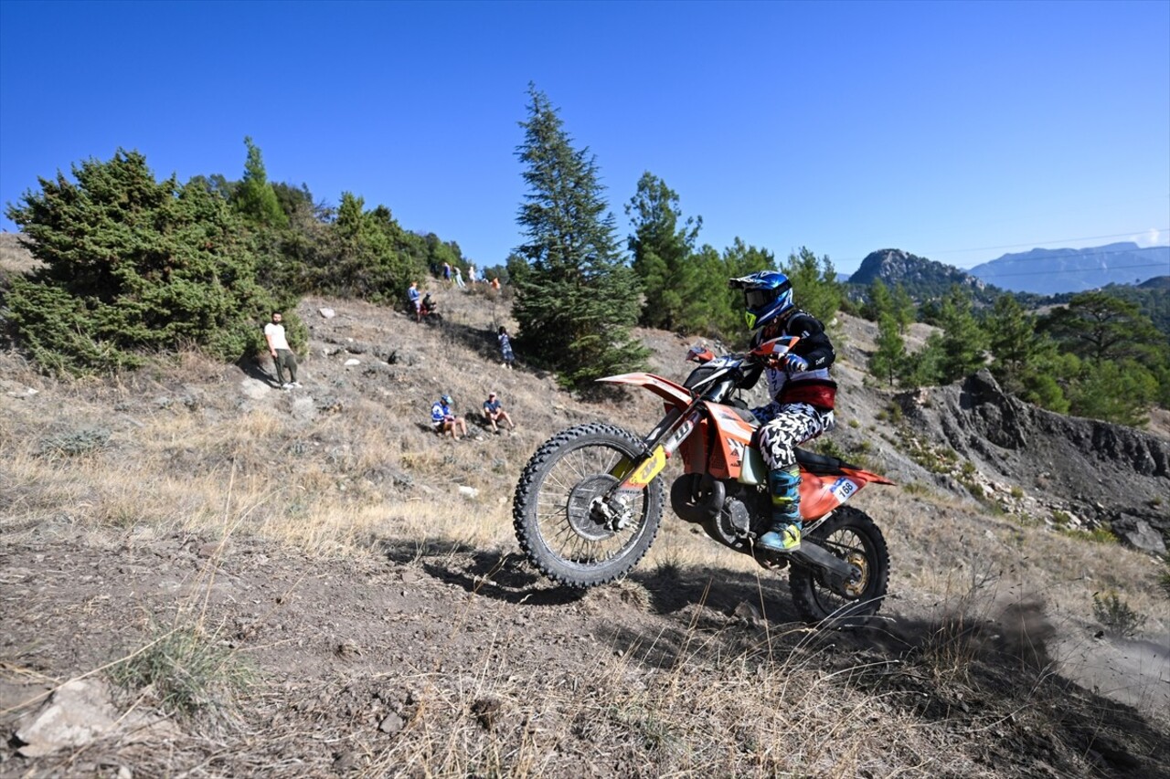 Antalya'nın Kemer ilçesinde düzenlenen Hard Enduro Dünya Şampiyonası'nın 6. ayağı Sea To Sky...