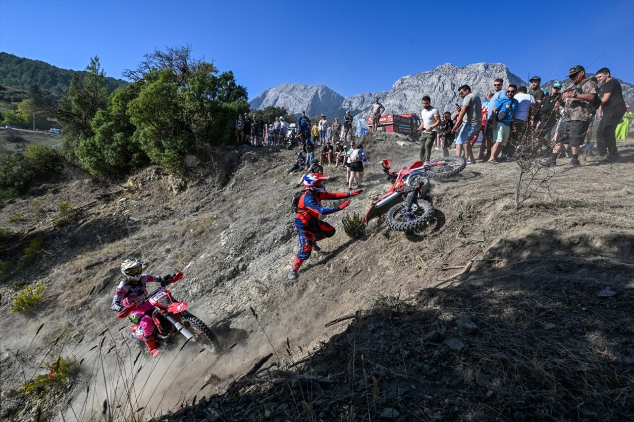 Antalya'nın Kemer ilçesinde düzenlenen Hard Enduro Dünya Şampiyonası'nın 6. ayağı Sea To Sky...