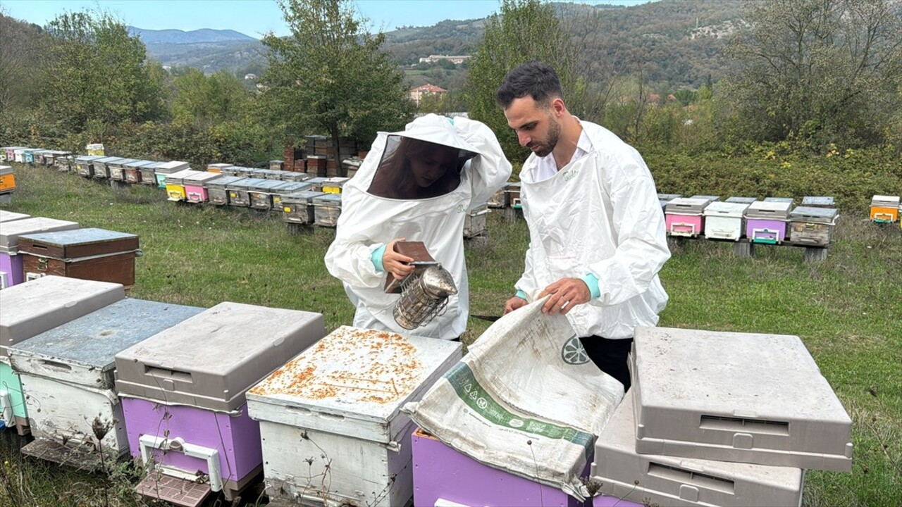 Zonguldak'ta ürettikleri kestane balıyla Londra'da düzenlenen yarışmaya katılan Muhammet ve Sevgi...