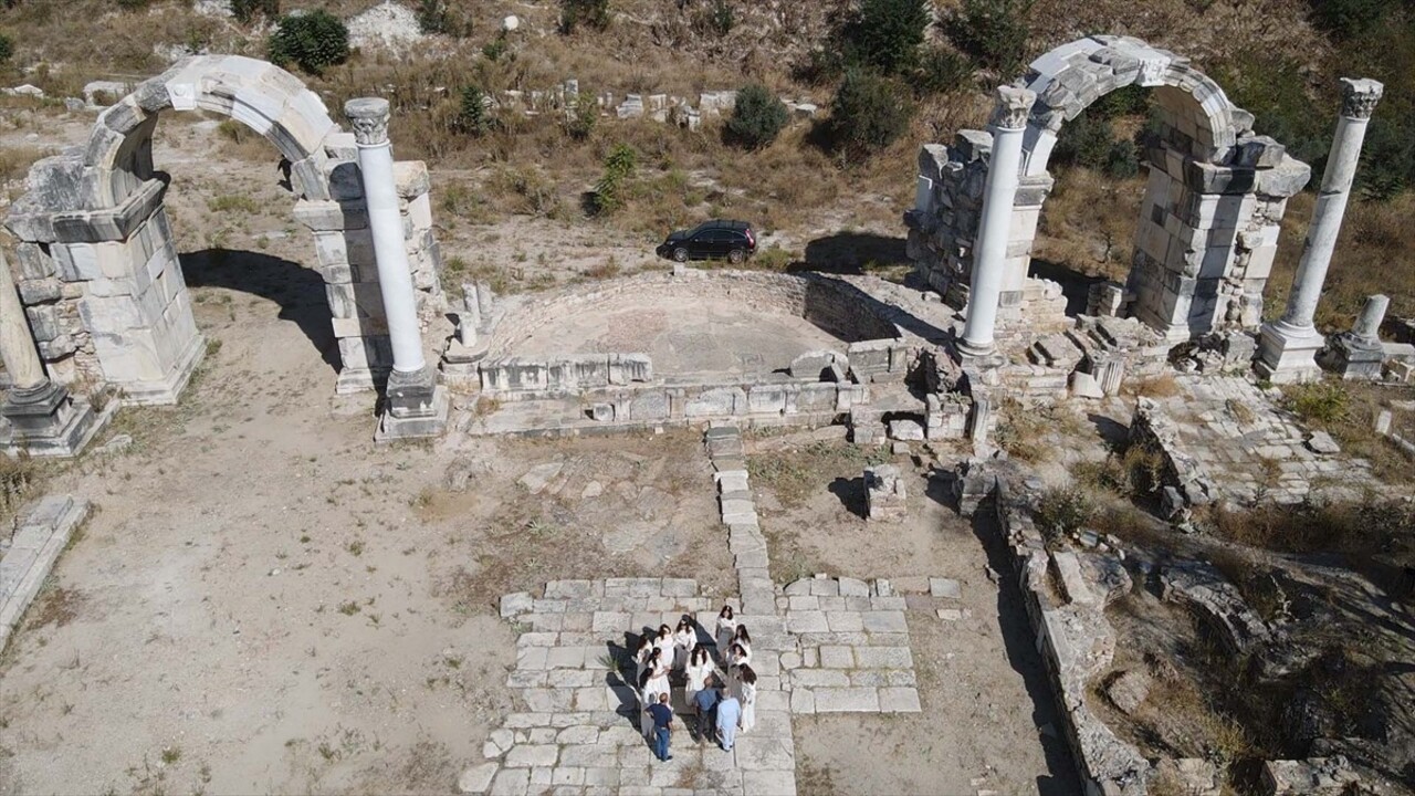 Muğla'nın Yatağan ilçesindeki Stratonikeia Antik Kenti'nde, ''Anahtar Taşıma'' töreni...