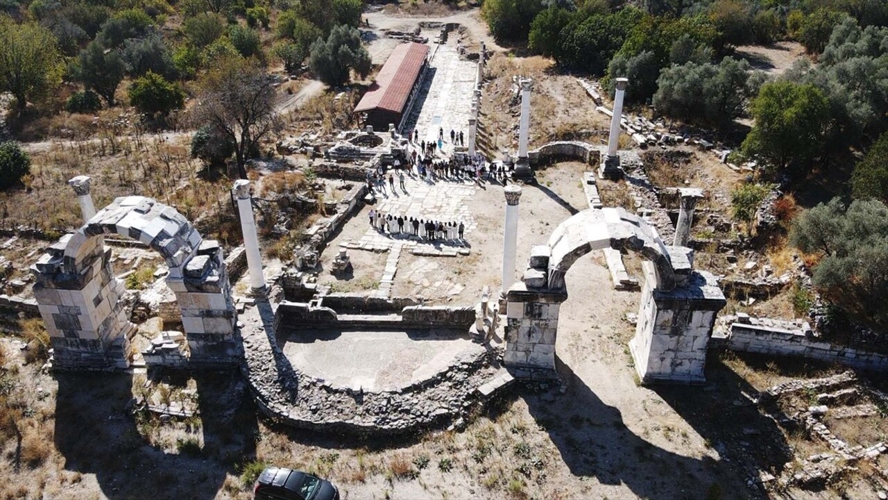 Muğla'nın Yatağan ilçesindeki Stratonikeia Antik Kenti'nde, ''Anahtar Taşıma'' töreni...