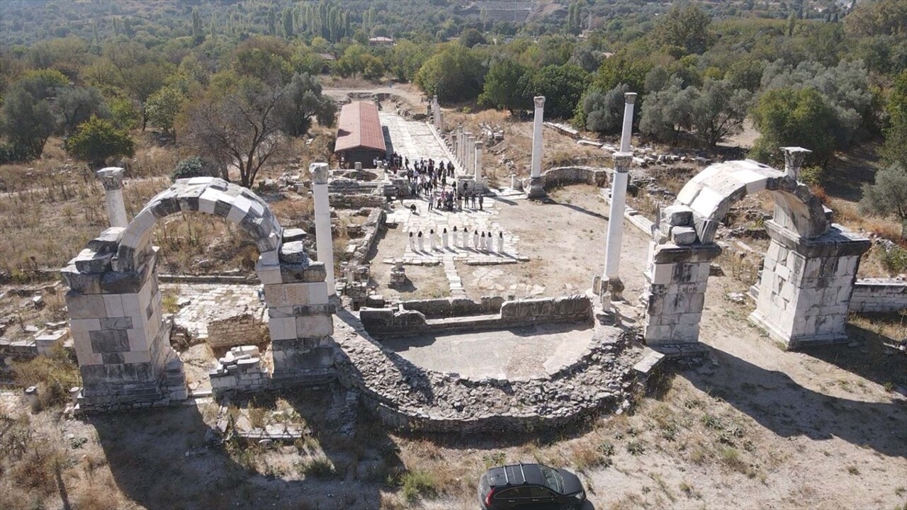 Muğla'nın Yatağan ilçesindeki Stratonikeia Antik Kenti'nde, ''Anahtar Taşıma'' töreni...