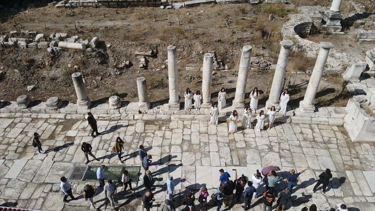 Muğla'nın Yatağan ilçesindeki Stratonikeia Antik Kenti'nde, ''Anahtar Taşıma'' töreni...