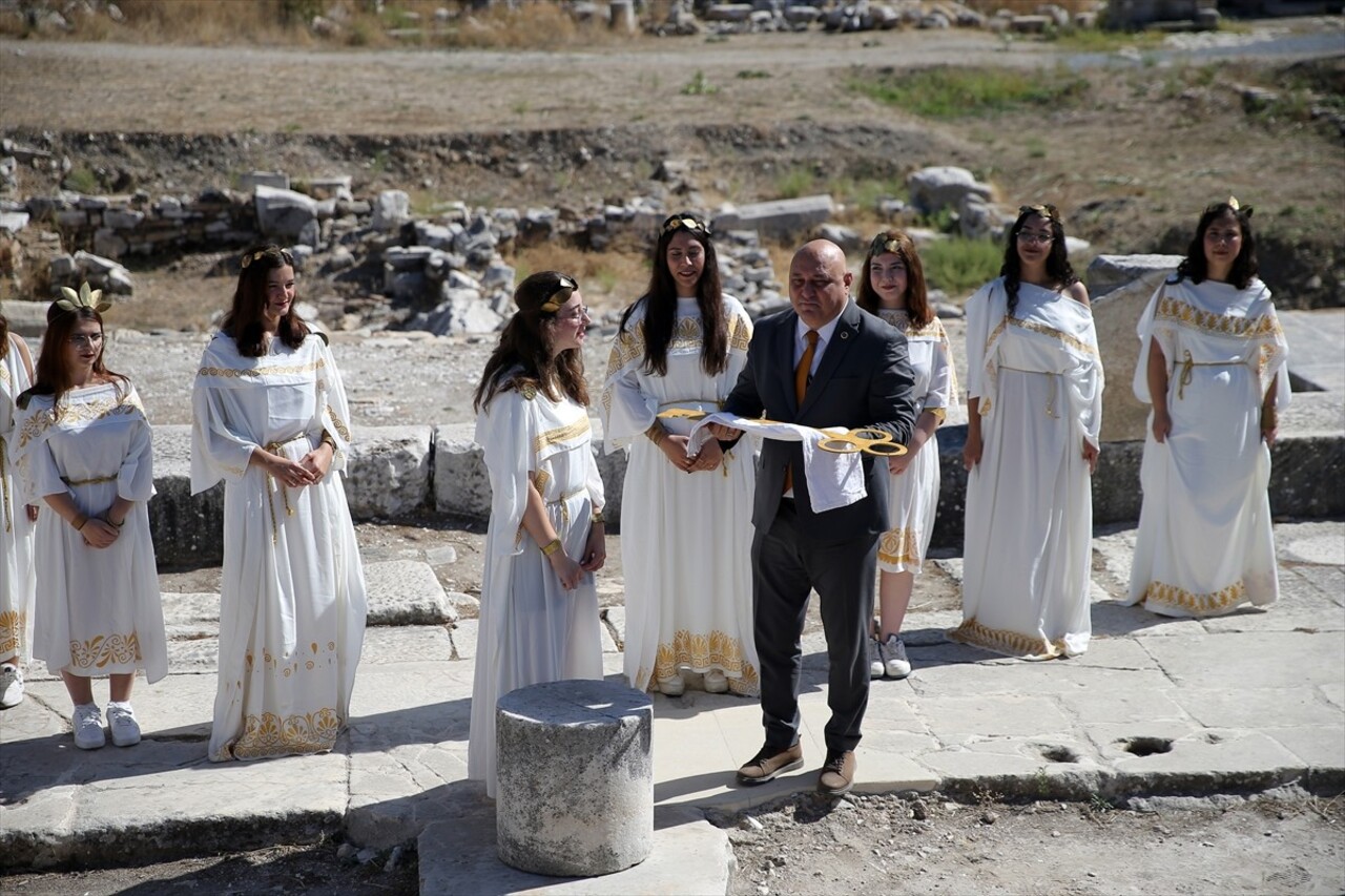 Muğla'nın Yatağan ilçesindeki Stratonikeia Antik Kenti'nde, ''Anahtar Taşıma'' töreni...