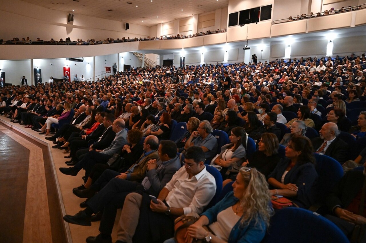 Çankaya Belediyesince bu yıl ilki düzenlenen Ahmet Say Müzik ve Edebiyat Ödülleri'nde, şair ve...