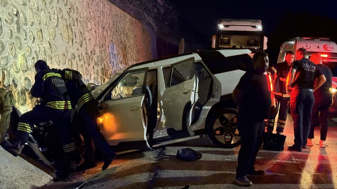 Tekirdağ'da cipin istinat duvarına çarpması sonucu 2 kişi öldü, 2 kişi yaralandı.